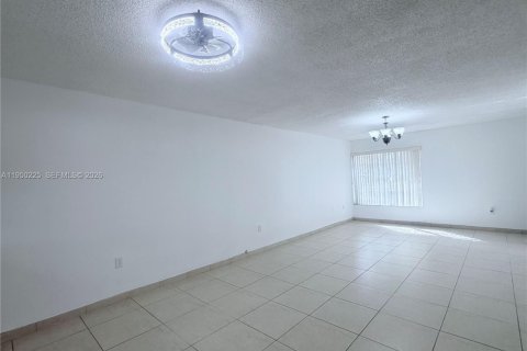 Снять в аренду виллу или дом в Хайалиа, Флорида 2 спальни, 122.26м2, № 2005775 - фото 3