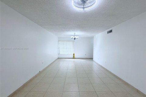 Снять в аренду виллу или дом в Хайалиа, Флорида 2 спальни, 122.26м2, № 2005775 - фото 2