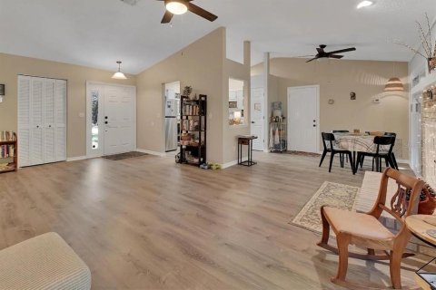 House in Deltona, Florida 3 bedrooms, 114.27 sq.m. № 2419580 - photo 7