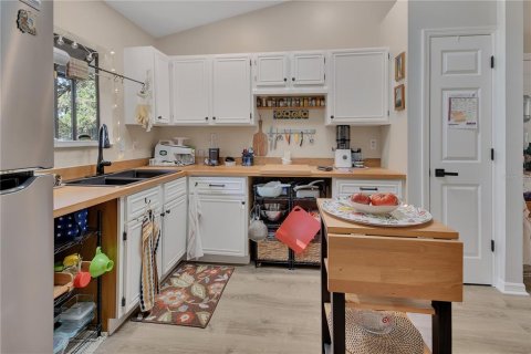 House in Deltona, Florida 3 bedrooms, 114.27 sq.m. № 2419580 - photo 9