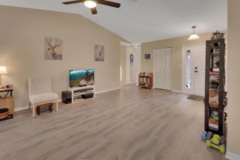 House in Deltona, Florida 3 bedrooms, 114.27 sq.m. № 2419580 - photo 6