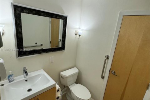 Bureau à louer à Hollywood, Floride № 991933 - photo 1