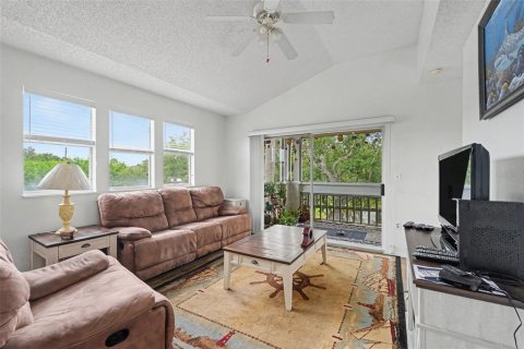 Condo in Saint Petersburg, Florida, 3 bedrooms № 2258444 - photo 8