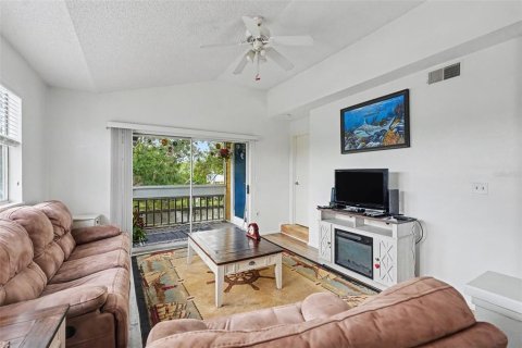 Condo in Saint Petersburg, Florida, 3 bedrooms № 2258444 - photo 9