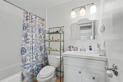Condo in Saint Petersburg, Florida, 3 bedrooms № 2258444 - photo 22