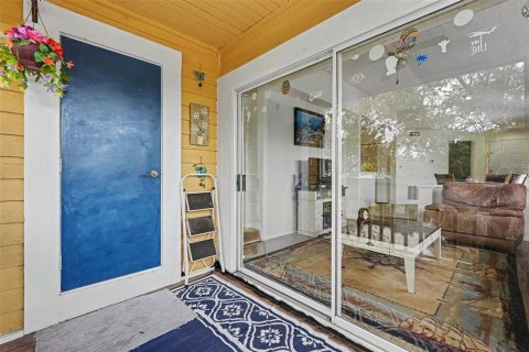 Condo in Saint Petersburg, Florida, 3 bedrooms № 2258444 - photo 23