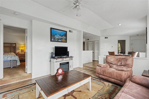 Condo in Saint Petersburg, Florida, 3 bedrooms № 2258444 - photo 7