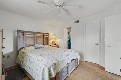 Condo in Saint Petersburg, Florida, 3 bedrooms № 2258444 - photo 17