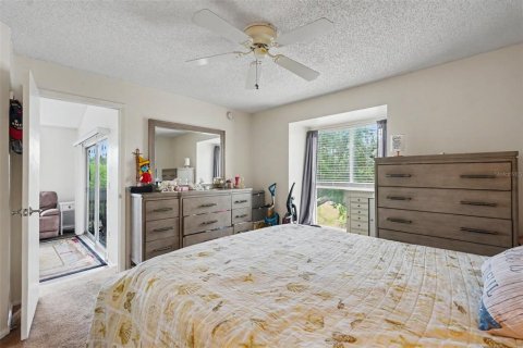 Condo in Saint Petersburg, Florida, 3 bedrooms № 2258444 - photo 18