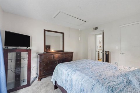 Condo in Saint Petersburg, Florida, 3 bedrooms № 2258444 - photo 21