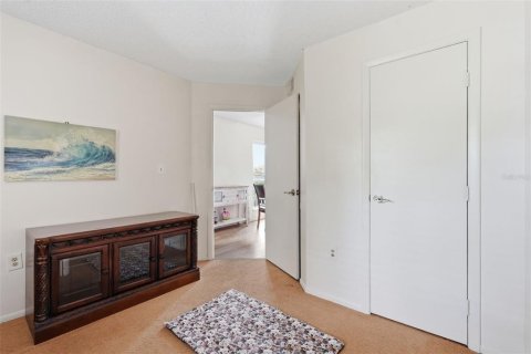 Condo in Saint Petersburg, Florida, 3 bedrooms № 2258444 - photo 6