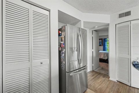 Condo in Saint Petersburg, Florida, 3 bedrooms № 2258444 - photo 15