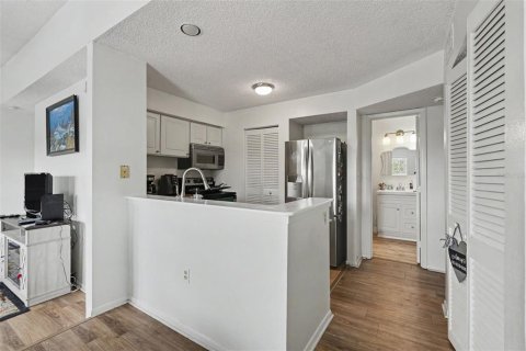Condo in Saint Petersburg, Florida, 3 bedrooms № 2258444 - photo 11