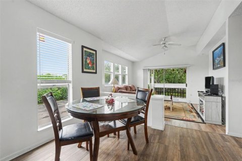 Condo in Saint Petersburg, Florida, 3 bedrooms № 2258444 - photo 10