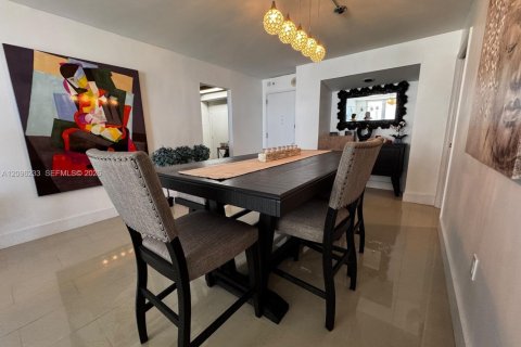 Copropriété à louer à Miami Beach, Floride: 2 chambres, 95.78 m2 № 2386892 - photo 15
