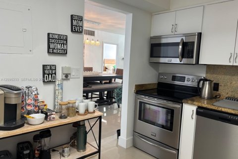 Copropriété à louer à Miami Beach, Floride: 2 chambres, 95.78 m2 № 2386892 - photo 9