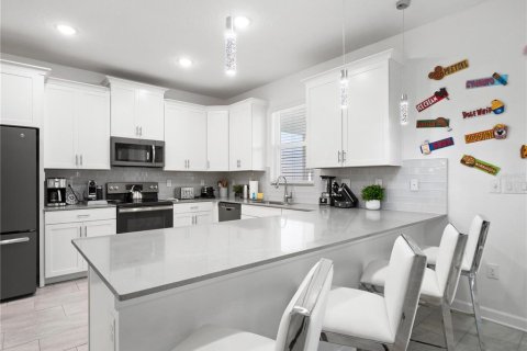 House in Davenport, Florida 6 bedrooms, 310.2 sq.m. № 1826198 - photo 16