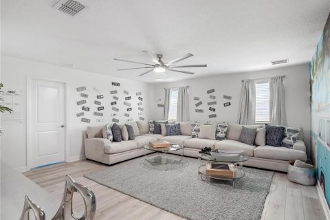 House in Davenport, Florida 6 bedrooms, 310.2 sq.m. № 1826198 - photo 18