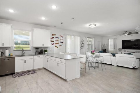 House in Davenport, Florida 6 bedrooms, 310.2 sq.m. № 1826198 - photo 6