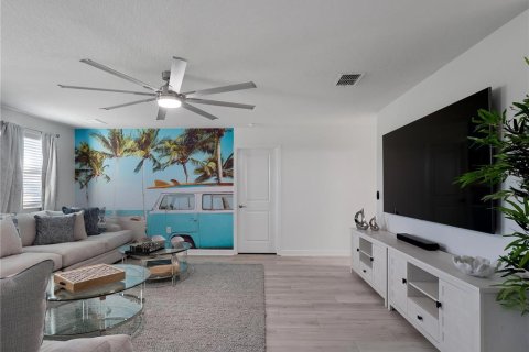 House in Davenport, Florida 6 bedrooms, 310.2 sq.m. № 1826198 - photo 19
