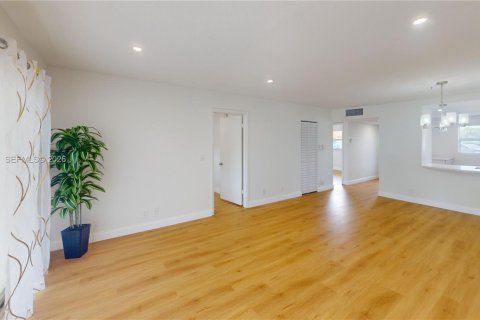 Condo à Tamarac, Floride, 2 chambres  № 2049694