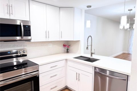 Copropriété à vendre à Tamarac, Floride: 2 chambres, 85.47 m2 № 2049694 - photo 2