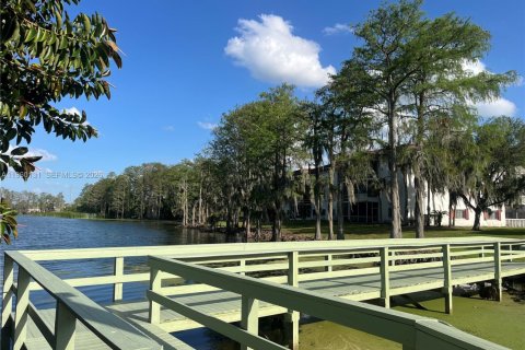 Condo in Orlando, Florida, 2 bedrooms  № 2020127 - photo 17