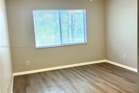 Condo in Orlando, Florida, 2 bedrooms  № 2020127 - photo 24