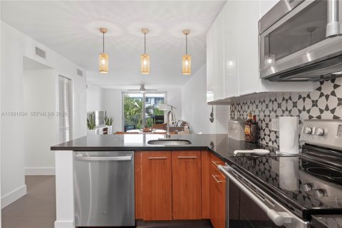 Снять в аренду кондоминиум в Майами, Флорида 2 спальни, 91.97м2, № 2052540 - фото 11