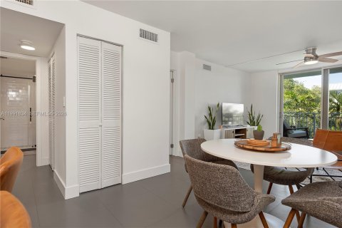 Снять в аренду кондоминиум в Майами, Флорида 2 спальни, 91.97м2, № 2052540 - фото 13