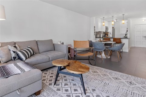 Снять в аренду кондоминиум в Майами, Флорида 2 спальни, 91.97м2, № 2052540 - фото 4