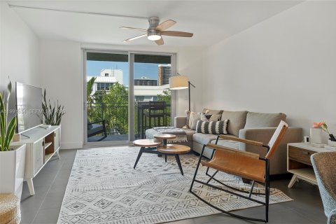 Снять в аренду кондоминиум в Майами, Флорида 2 спальни, 91.97м2, № 2052540 - фото 2