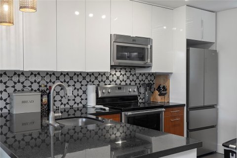 Снять в аренду кондоминиум в Майами, Флорида 2 спальни, 91.97м2, № 2052540 - фото 9