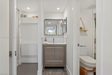 Снять в аренду кондоминиум в Майами, Флорида 2 спальни, 91.97м2, № 2052540 - фото 23