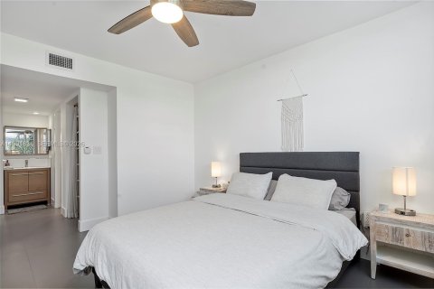 Снять в аренду кондоминиум в Майами, Флорида 2 спальни, 91.97м2, № 2052540 - фото 29