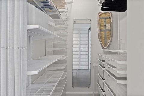 Снять в аренду кондоминиум в Майами, Флорида 2 спальни, 91.97м2, № 2052540 - фото 27