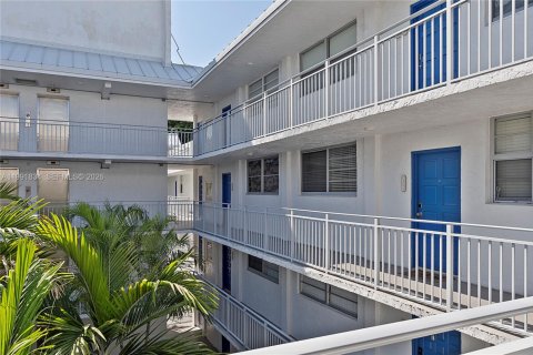 Снять в аренду кондоминиум в Майами, Флорида 2 спальни, 91.97м2, № 2052540 - фото 18