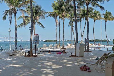 Кондоминиум с 2 спальнями в Майами, Флорида № 2052540