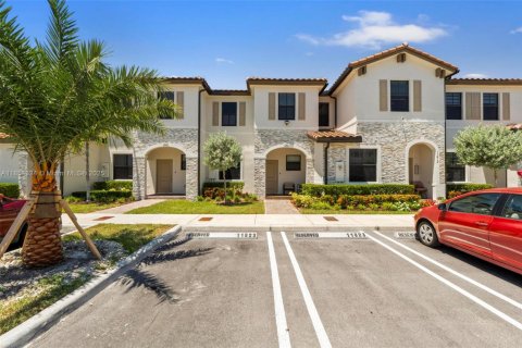 Townhouse in Homestead, Florida 3 bedrooms, 137.77 sq.m. № 1872174 - photo 1