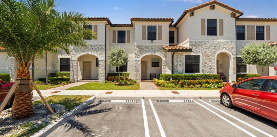 Townhouse in Homestead, Florida 3 bedrooms, 137.77 sq.m. № 1872174