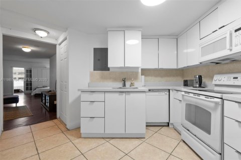 Купить кондоминиум в Майами, Флорида 2 спальни, 89.37м2, № 2048998 - фото 17