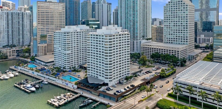 Кондоминиум с 2 спальнями в Майами, Флорида № 2048998