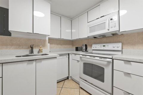 Купить кондоминиум в Майами, Флорида 2 спальни, 89.37м2, № 2048998 - фото 18