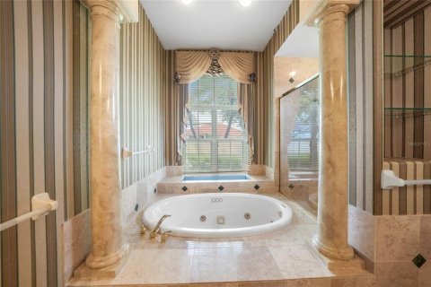 Villa ou maison à vendre à North Port, Floride: 4 chambres, 356.56 m2 № 1908133 - photo 12