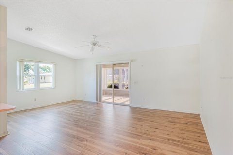 House in Lady Lake, Florida 2 bedrooms, 115.94 sq.m. № 1854534 - photo 13