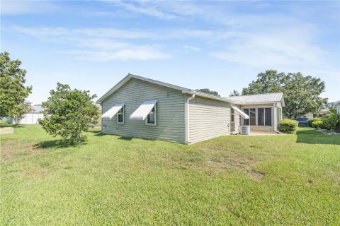 House in Lady Lake, Florida 2 bedrooms, 115.94 sq.m. № 1854534 - photo 5