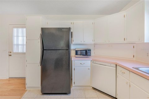 House in Lady Lake, Florida 2 bedrooms, 115.94 sq.m. № 1854534 - photo 10
