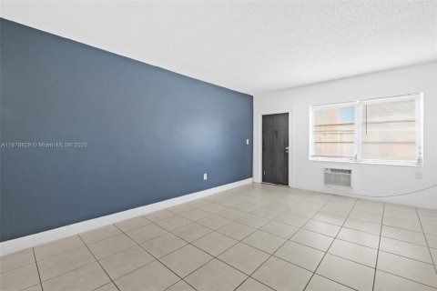 Condo in Miami, Florida, 2 bedrooms  № 1928795 - photo 7