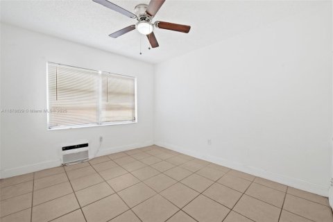 Condo in Miami, Florida, 2 bedrooms  № 1928795 - photo 21