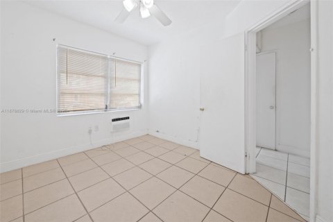 Condo in Miami, Florida, 2 bedrooms  № 1928795 - photo 14